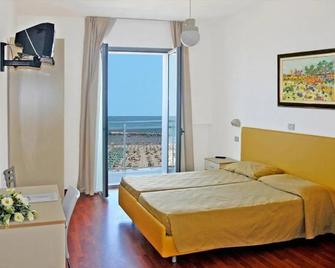 Hotel Majestic - Pesaro - Bedroom