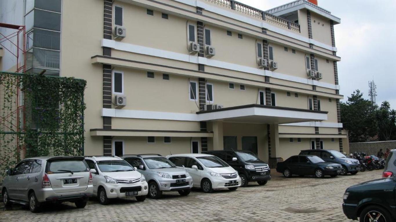 시네에 인 & 레지던스