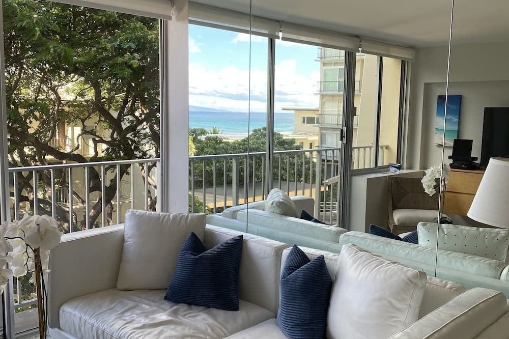 Oceanfront Property Diamond Head Beach Hotel Unit 704 - Honolulu - Balcony