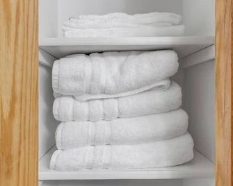 Fast Wifi - Underground Parking - King Bed - Near Froedtert - Milwaukee - Room amenity