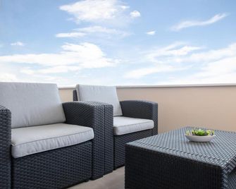 Royalty Suites Loft - Нікіті - Балкон