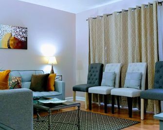 Modern Brick Home 9.2 MI To Mammoth Cave Sleeps 10 - Horse Cave - Living room