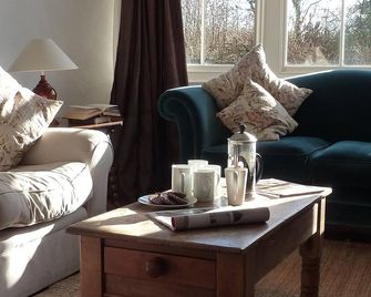 Brontë School House: spacious cottage steeped in history - High Bentham - Living room