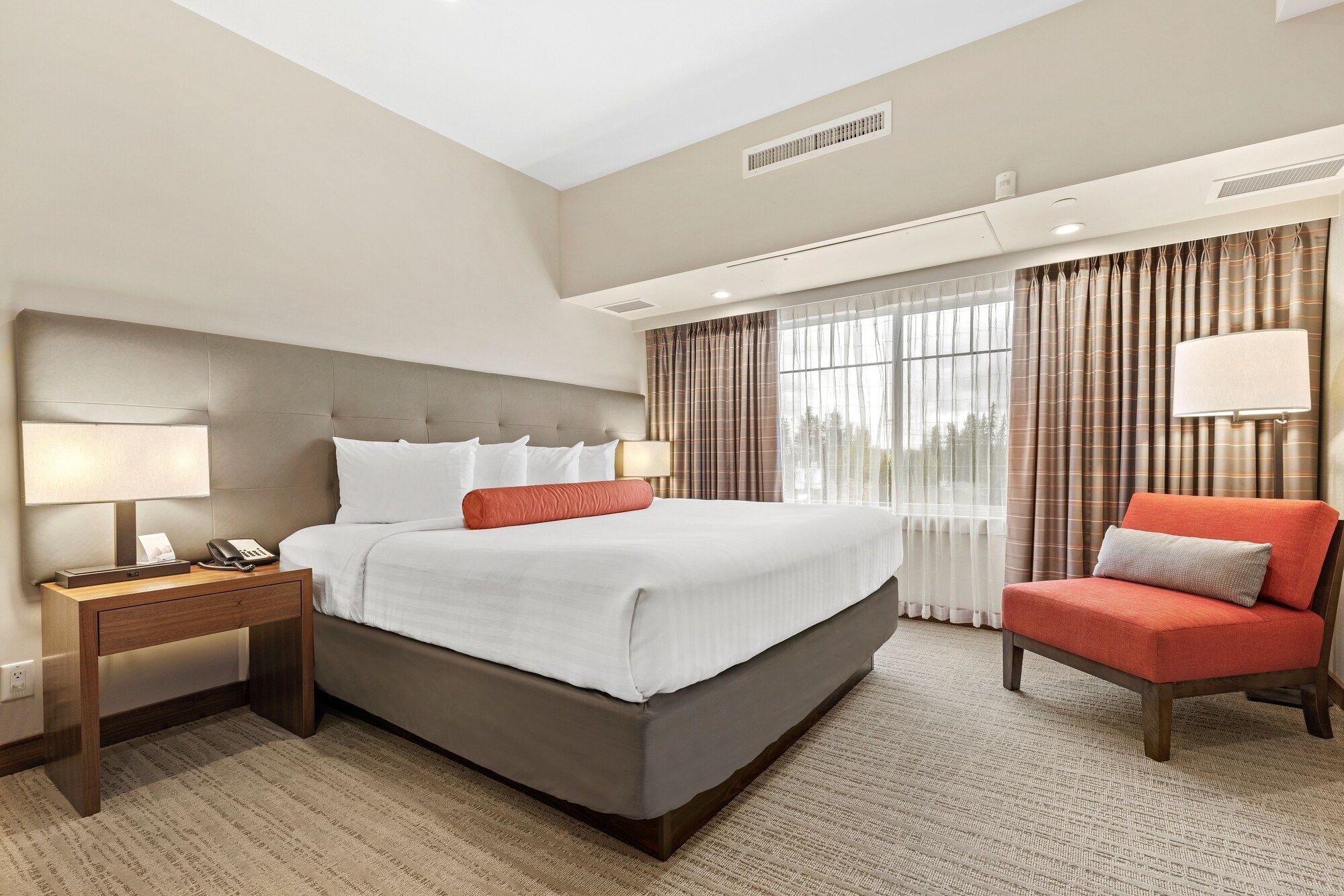 Mountain View Inn & Suites - Sundre - Bedroom