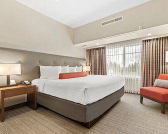 Mountain View Inn & Suites - Sundre - Bedroom