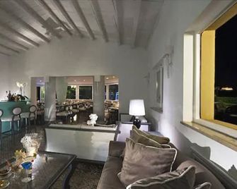 Hotel Villa Athena - ג'יארדיני נאקסוס - טרקלין