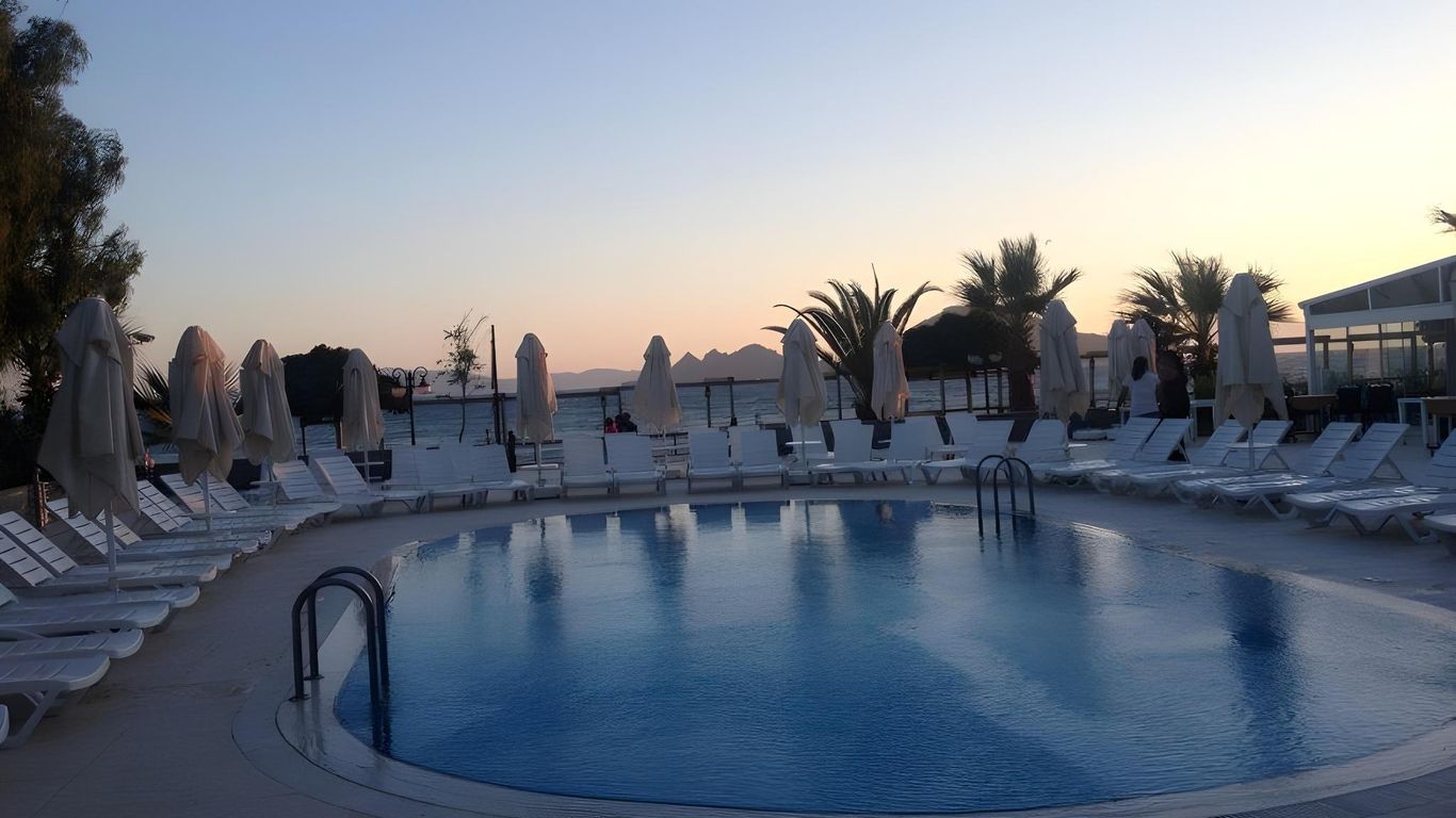 Dragut Point North Hotel