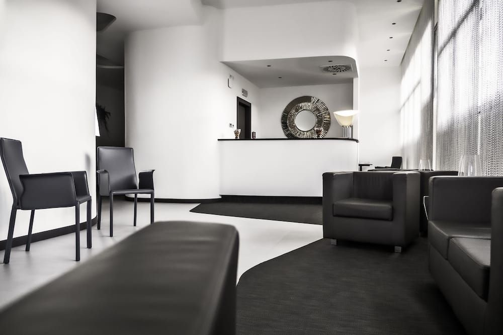 Loto Business Hotel - Rome - Front desk