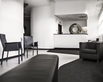 Loto Business Hotel - Rome - Front desk