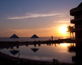 Quiet and peaceful relaxation on the Pacific shore - Barra de Navidad - Alberca