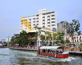 Tun Fatimah Riverside Hotel - Malacca - Building