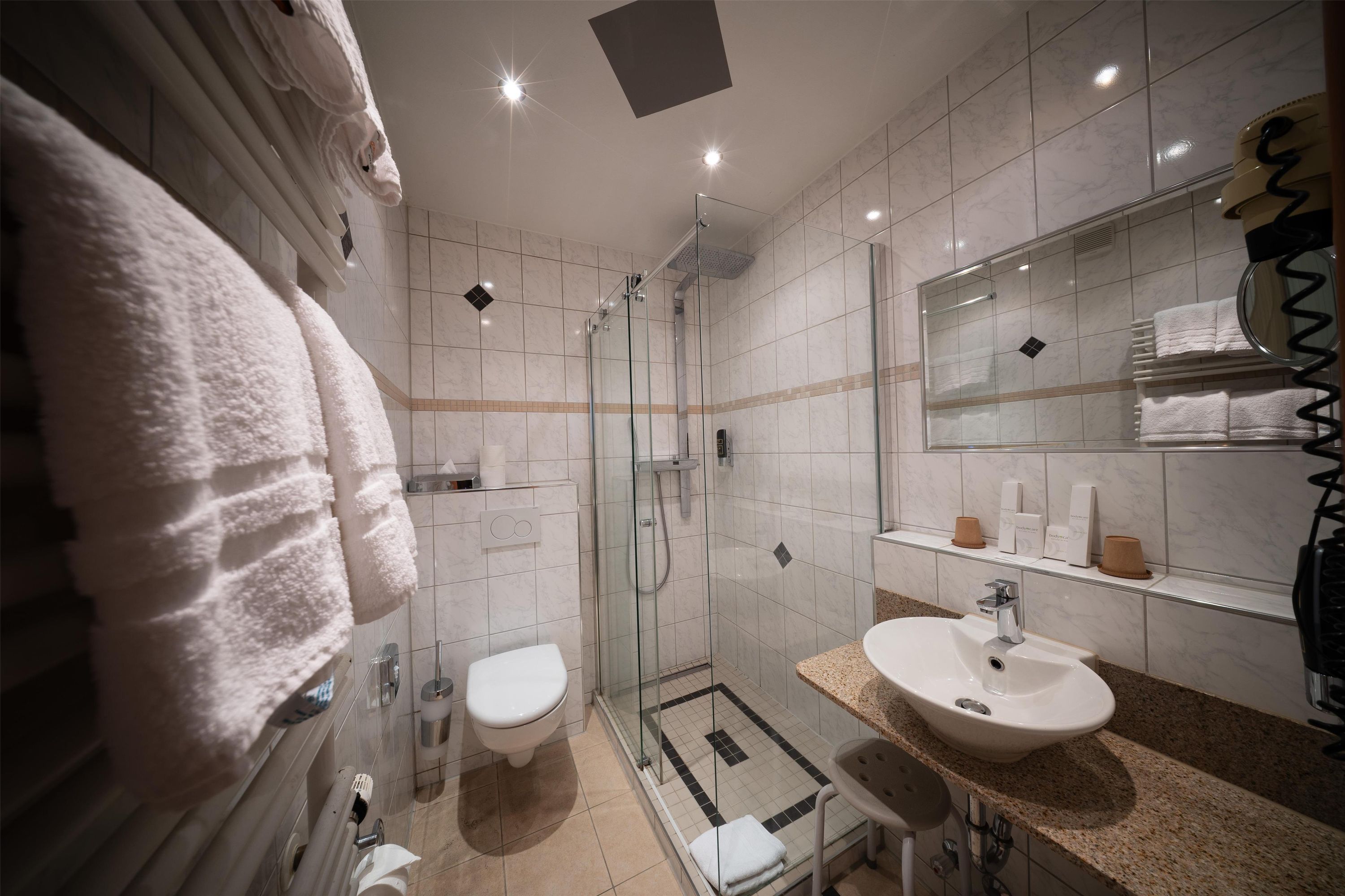 Komfort Hotel Am Kurpark - Bad Homburg - Bathroom