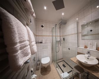 Komfort Hotel Am Kurpark - Bad Homburg - Bathroom