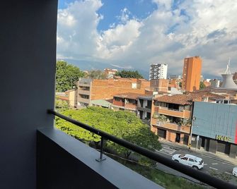 Hotel Ofix - Medellín - Balcony
