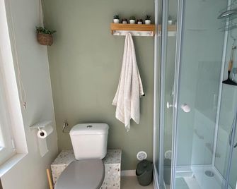 Studio cosy avec cour privative - Bourg-Saint-Andéol - Badkamer