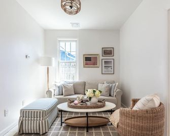 Beachfront Beauty - 2br/1ba - Belmar - Living room