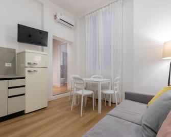 APT per coppie o singoli 10min dal Duomo - Milano - Soggiorno