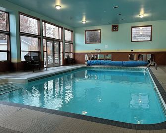 Kings Motor Inn - קאמלופס - בריכה