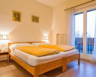 Hotel Regina Delle Dolomiti - Tesero - Schlafzimmer