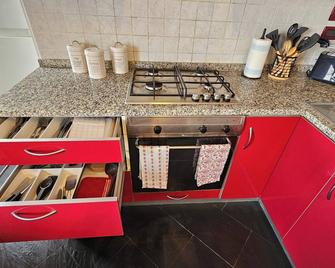 Happy House - Marina Centro - Rimini - Kitchen