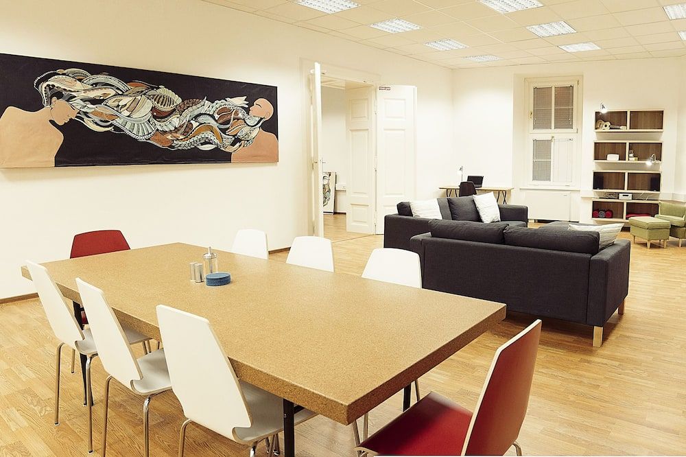 Hostel Folks - Bratislava - Essbereich