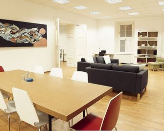 Hostel Folks - Bratislava - Essbereich