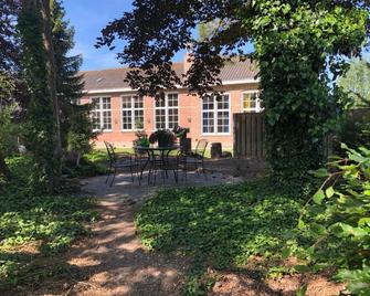 Knechtshuis Bed & Breakfast - Numansdorp - Patio