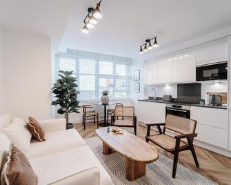 Royal House Luxury Apartments - Chester - Chester - Living room