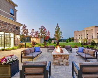 Homewood Suites By Hilton New Hartford Utica - Clinton - Binnenhof