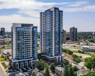 Modern 1BR Condo - King bed - Cityscape Views - Kitchener