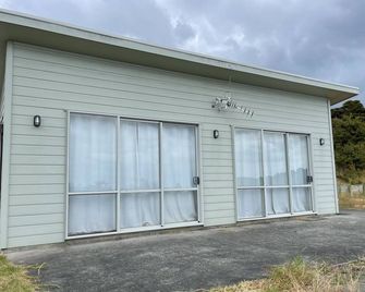 Private Bach with massive views in Waipu 1.5hrs from Auckland - Waipu - Gebäude