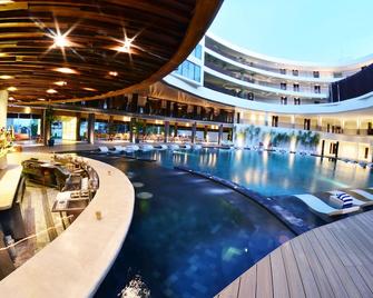 Hue Hotels and Resorts Boracay Managed by HII - Boracay - Svømmebasseng