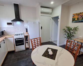 Sauvage - Luxury Garden Apartment - Port Pirie