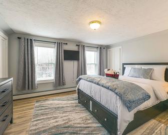 Home Near Skiing & Downtown Worcester - Worcester - Bedroom