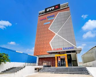 Super Hotel O Vijaya Grand - Pedda Ambarpet - Building