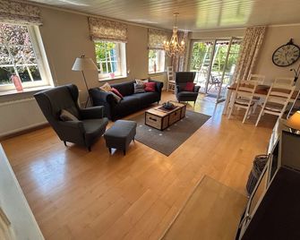 Renovated country style accommodation, 125 m² - Wankendorf - Sala de estar