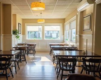 #4 | Comfy Room w/ Queen-bed - Middletown - Restaurant