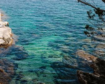 Hôtel Le Provençal - Rénové en 2025 - Bord de Mer - Єр