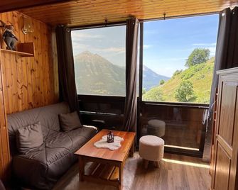 Très joli studio au calme et bien situé - Orcières - Living room