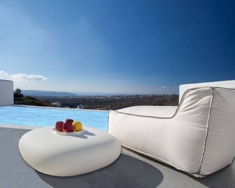 Alunia Incognito Suites - Adults Only - Pyrgos Kallistis - Balcón