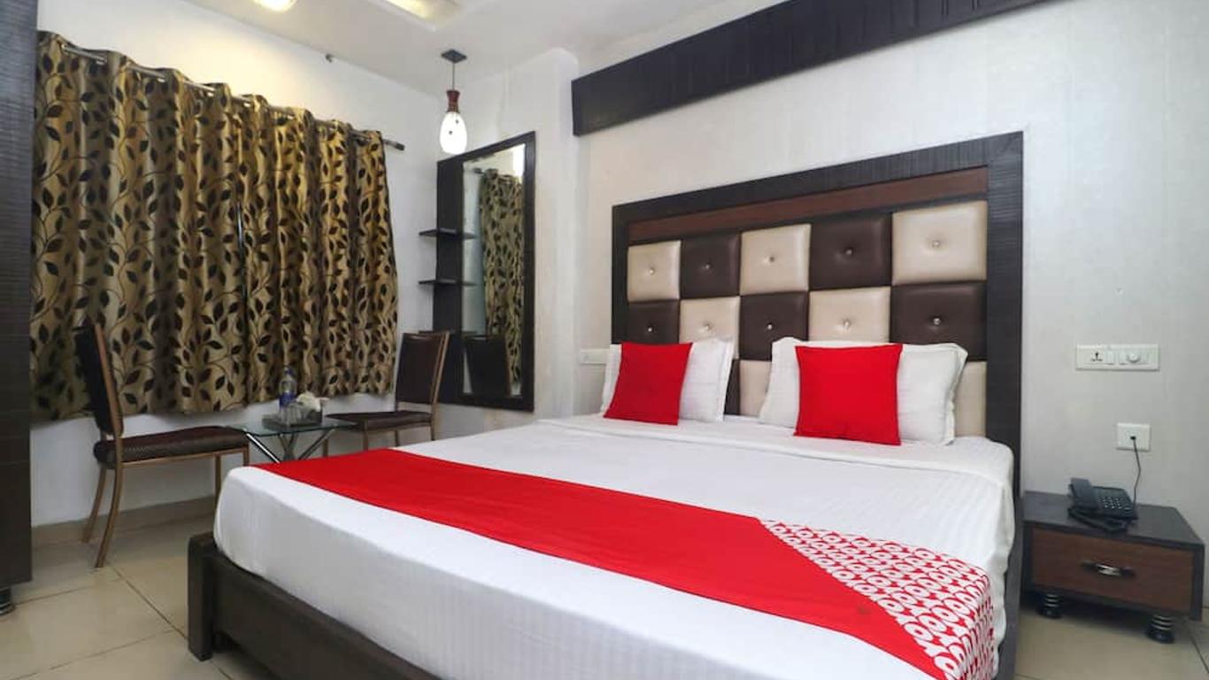 OYO 19392 Hotel Lexis