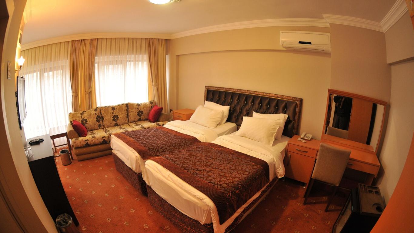 Palace Point Hotel