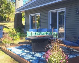 Beautiful Lakefront Home with kayaks included! Pets allowed!\n - White Lake - Patio