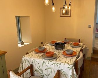 Beautiful barn conversion in the heart of the Brecon Beacons - Crickhowell - Dining room