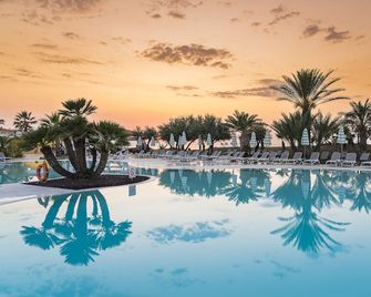 Grand Palladium Sicilia Resort & Spa - Campofelice di Roccella - Pool