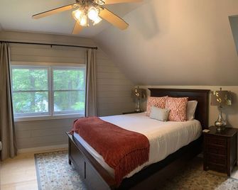 Pet-Friendly Suite in North Georgia Mountains with Kitchen, Dining & Living Room - Dahlonega - Schlafzimmer