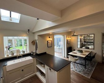 The Cottage by NewFo.rest - Brockenhurst - Kitchen