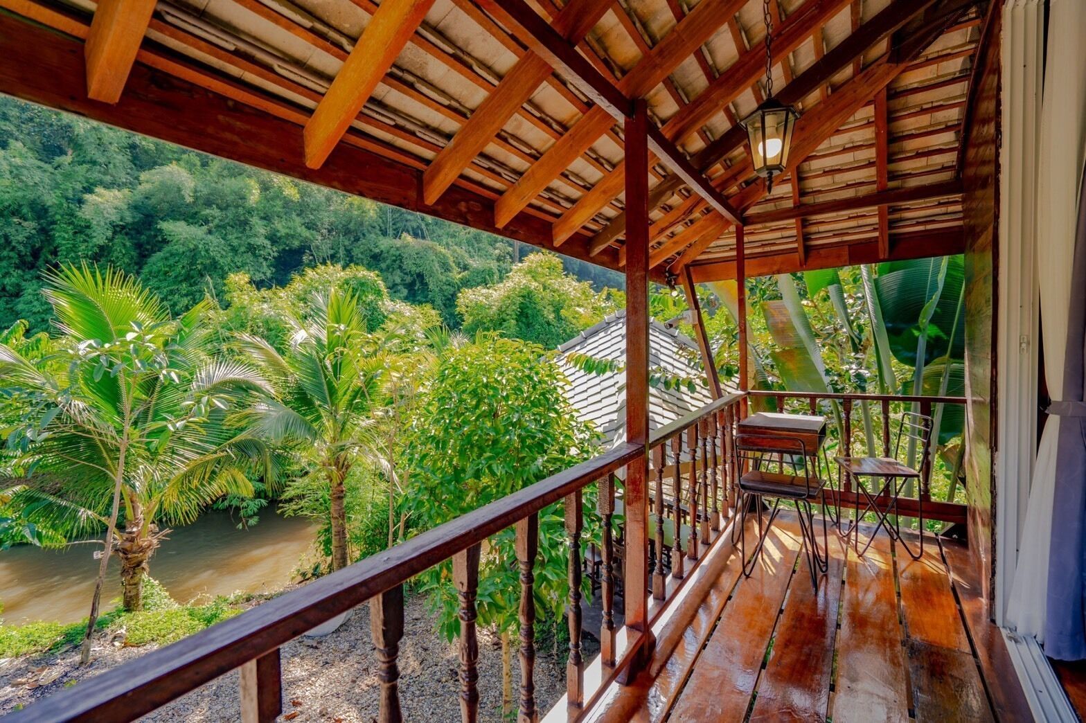 ذا وايت هاوس بوتيك تشينراي