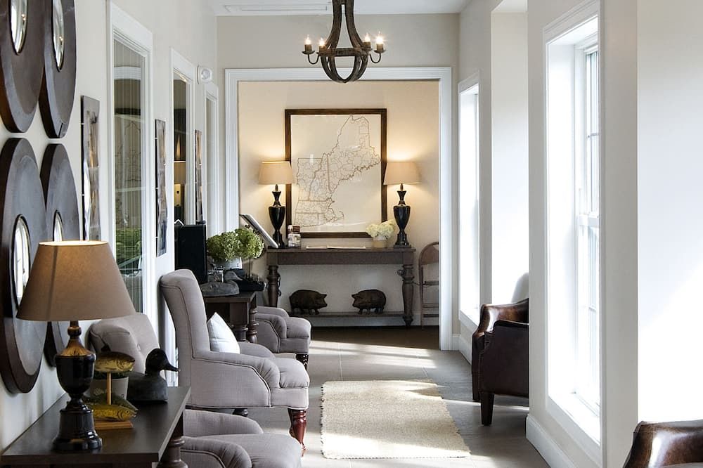 On the River Inn - Woodstock - Living room