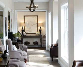 On the River Inn - Woodstock - Living room